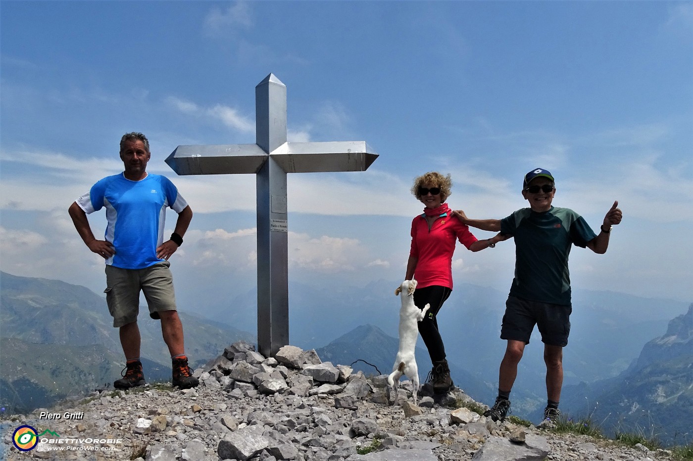 52 Alla croce anticima est di Corna Piana (2226 m).JPG -                                